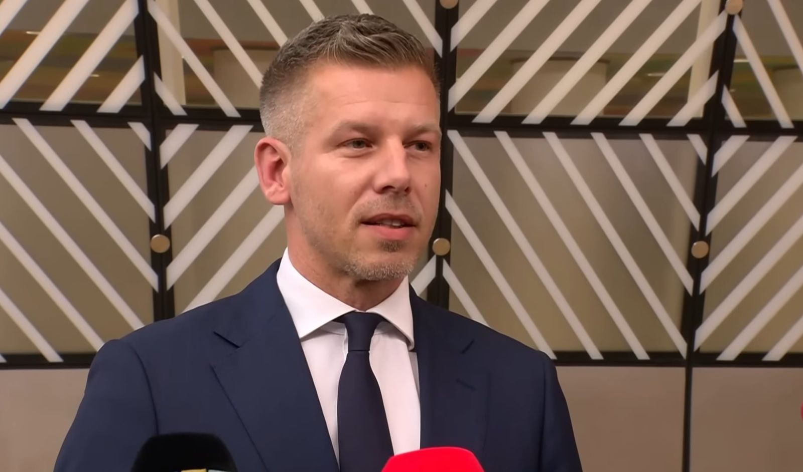 Magyar Péter - Menekültügy: Nem jöhetnek illegális migránsok Magyarországra