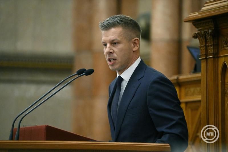 Tizenkét évben korlátoznák a képviselői mandátumokat - Indul a "tisztítótűz-művelet"